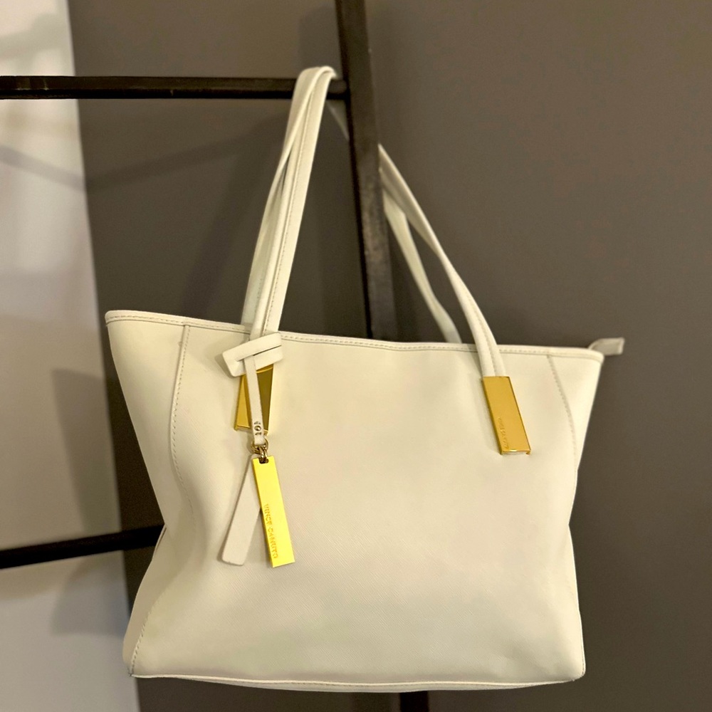 White-Vince Camuto-tote bag 🤍